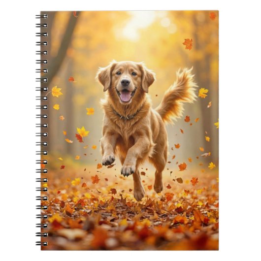 Golden Retriever draait in de herfst Bossen Notitieboek (Voorkant)