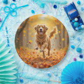 Golden Retriever draait in de herfst Bossen Papieren Bordje (Feest)