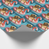 Golden Retriever Floating On a Flamingo Pool Toy Cadeaupapier (Hoek)