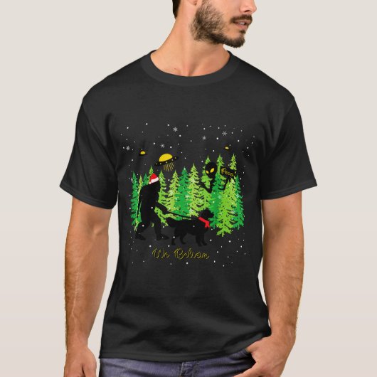 Golden Retriever Funny Bigfoot Christmas Alien Ufo T-shirt (Voorkant)
