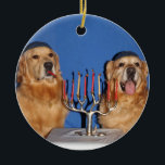 Golden Retriever Hanukkah Menorah Keramisch Ornament<br><div class="desc">Deze versiering is voorzien van gouden terugwinningselementen in garens die een menorah belichten. Dit zou een perfect Hanukkah cadeau of decoratie zijn.</div>