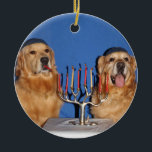 Golden Retriever Hanukkah Menorah Keramisch Ornament<br><div class="desc">Deze versiering is voorzien van gouden terugwinningselementen in garens die een menorah belichten. Dit zou een perfect Hanukkah cadeau of decoratie zijn.</div>
