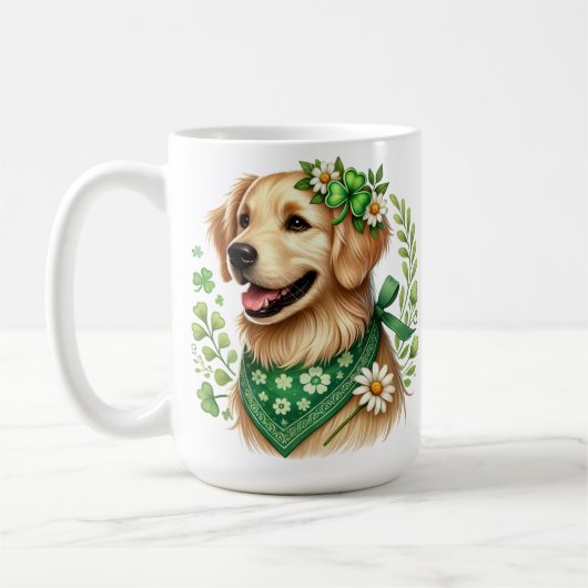 GOLDEN RETRIEVER HOND GEKLEED VOOR ST PATRICKS DAY KOFFIEMOK (Links)