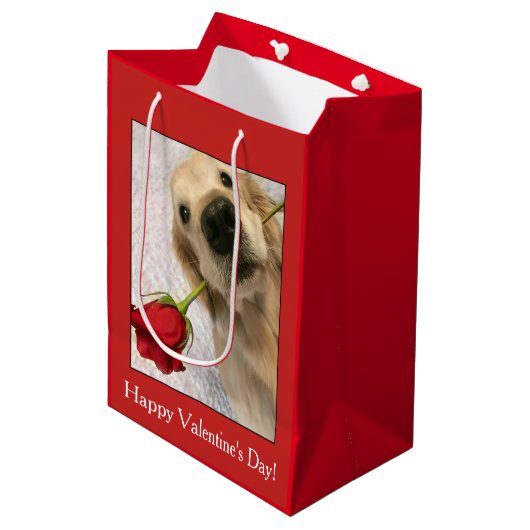 Golden Retriever hond met rode roze Valentijnsdag Medium Cadeauzakje (Voorkant Gekanteld)
