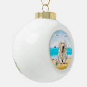 golden retriever Hond op het strand Keramische Bal Ornament (Links)