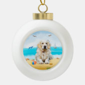 golden retriever Hond op het strand Keramische Bal Ornament (Voorkant)