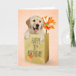 Golden Retriever in 90th Birthday Bag Kaart<br><div class="desc">Cute golden recovery in een generieke bruine papieren tas met oranje gerbera daisy voor de 90e verjaardag. De tekst/de leeftijd kunnen worden uitgegeven.</div>