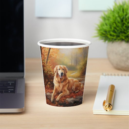 Golden Retriever in Autumn Leaves Herfst Inspire Papieren Bekers (Insitu)