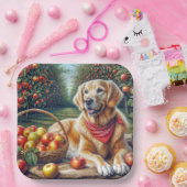 Golden Retriever in de appelboomgaard Papieren Bordje (Feest)