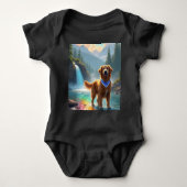 Golden Retriever in een Fantasy Rainbow River Romper (Voorkant)
