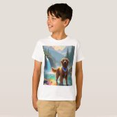 Golden Retriever in een Fantasy Rainbow River T-shirt (Voorkant volledig)