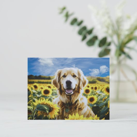 Golden Retriever in een Zonnebloemenveld Briefkaart (Staand voorkant)