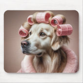 Golden Retriever in roze haarkrulspelden Muismat (Voorkant)