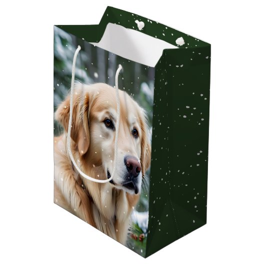 Golden Retriever in sneeuwvlokken Medium Cadeauzakje (Voorkant Gekanteld)