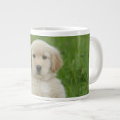 Golden retriever in wasbekken grote koffiekop (Voorkant rechts)
