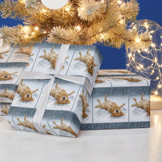 Golden Retriever Making a Snow Angel Cadeaupapier (Feestdagen)