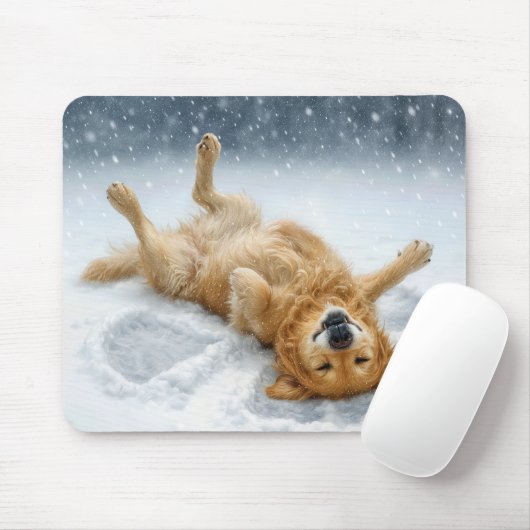 Golden Retriever Making a Snow Angel Muismat (Met muis)