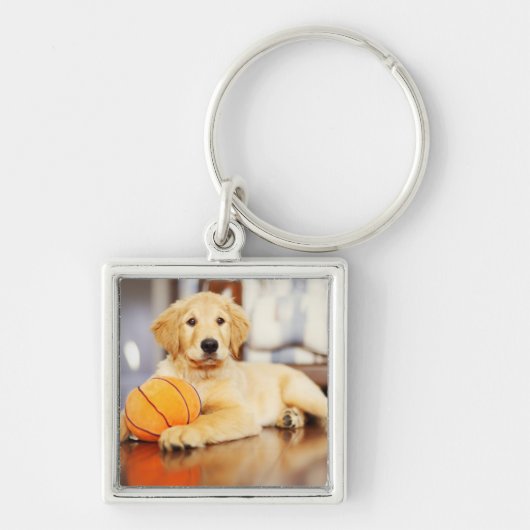 Golden Retriever met Basketball Speelgoed Sleutelhanger (Voorkant)