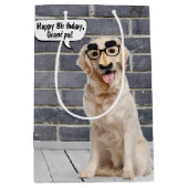 Golden Retriever met Funny Mask Birthday Medium Cadeauzakje (Voorkant)
