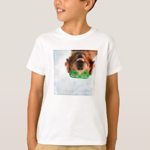 Golden Retriever met groene zonnebril T-shirt