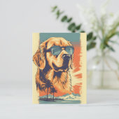 Golden-retriever met zonnebril op een strand briefkaart (Staand voorkant)