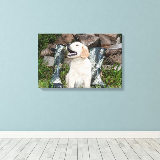 Golden Retriever Puppy en Jachtlaarzen Canvas Afdruk (Insitu (Houten vloer))