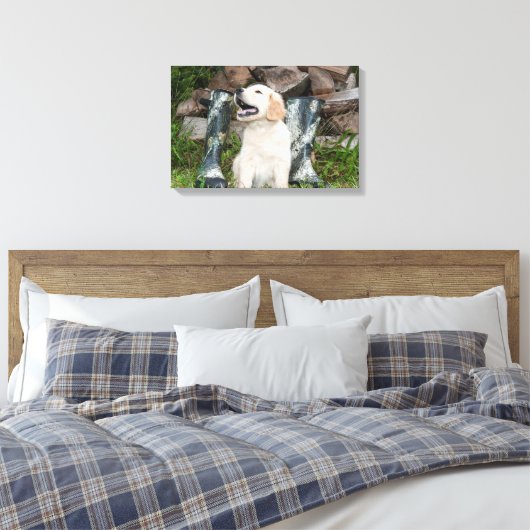 Golden Retriever Puppy en Jachtlaarzen Canvas Afdruk (Insitu (Slaapkamer))