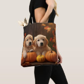 Golden Retriever Puppy Herfst Delight Pompoen Tote Bag (Dichtbij)