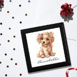 Golden Retriever Puppy met bloemen Aangepaste naam Cadeaudoosje<br><div class="desc">Golden Retriever Puppy met Flowers Custom Name Gift Box - Gepersonaliseerd, Schattig ontwerp, ideaal voor Hondenliefhebbers. De Golden Retriever Puppy geschenkdoos met aangepaste naam is een heerlijke keuze voor hondenliefhebbers en hun kleintjes. Deze schattige geschenkdoos kan worden gepersonaliseerd met de naam van uw baby, waardoor het een unieke en gekoesterde...</div>