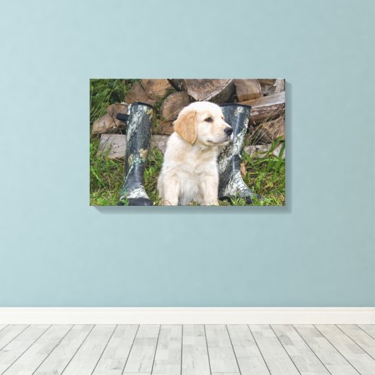 Golden Retriever Puppy met laarzen Canvas Afdruk (Insitu (Houten vloer))