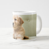 Golden Retriever Puppy op Couch Grote Koffiekop (Voorkant rechts)