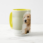 Golden Retriever Puppy op Couch Mok (Voorkant links)