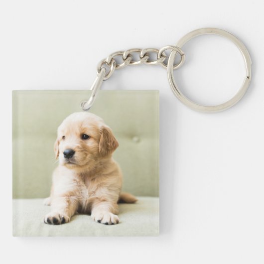 Golden Retriever Puppy op Couch Sleutelhanger (Achterkant)