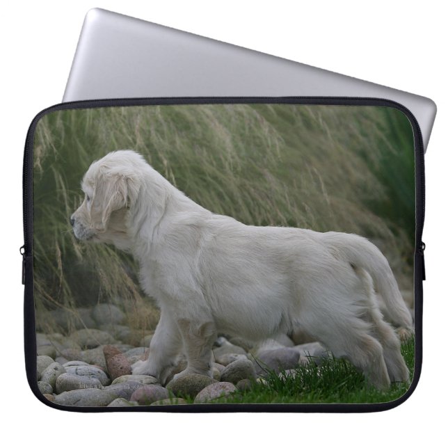 Golden Retriever Puppy Standing Laptop Sleeve (Voorkant)