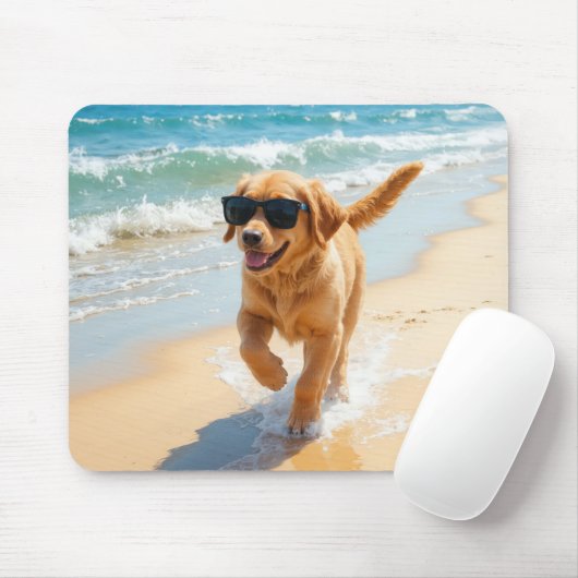 Golden Retriever Puppy Walking On the Beach Muismat (Met muis)