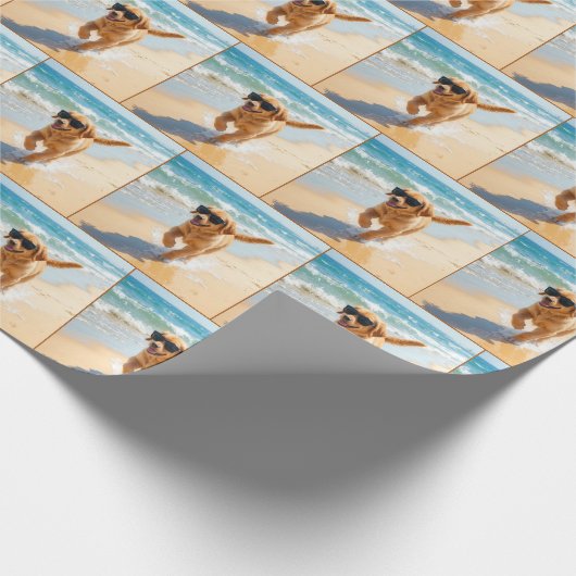 Golden Retriever Puppy Walking the Beach Cadeaupapier (Hoek)