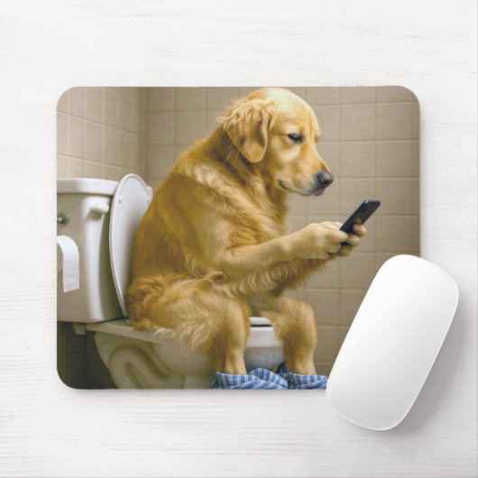Golden Retriever Sitting On the Toilet Texting Muismat (Met muis)