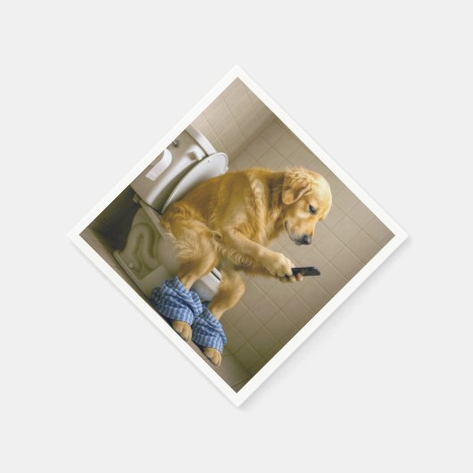 Golden Retriever Sitting On the Toilet Texting Servet (Hoek)