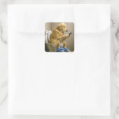 Golden Retriever sms't op een toilet Vierkante Sticker (Tas)