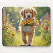 Golden Retriever wandelen met een bloemenmand Muismat (Voorkant)