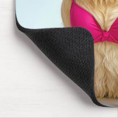 Golden Retriever Wearing a Pink Bra Muismat (Hoek)