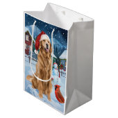 Golden Retriever Winter Wonderland Kerstvreugde Medium Cadeauzakje (Voorkant Gekanteld)