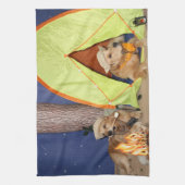 Golden Retrievers Camping Theedoek (Verticaal)