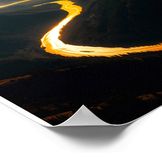 Golden River bij zonsondergang: Mountain See Poster (Hoek)