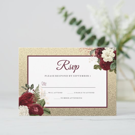 Golden Romantic Burgundy Floral Wedding RSVP Kaartje (Staand voorkant)
