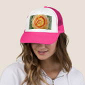 Golden roos trucker pet (In situ)
