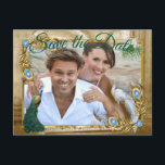 Golden Royal Peacock Feathers Aankondigingskaart<br><div class="desc">Witte en blauw-groene koninklijke pauzes op een tropische fantasievlek met een exotische gouden foto-lijst - bladeren en juwelen-decor voor een collectie-patroon voor bruiloft om de persoonlijkheid te bepalen</div>