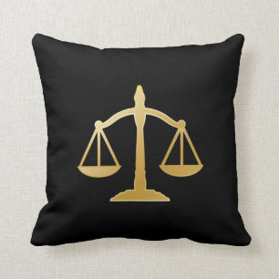 Golden Scales of Justice Law Theme Design Kussen