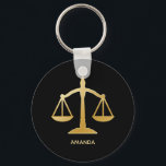 Golden Scales of Justice Law Theme Design Sleutelhanger<br><div class="desc">Een sleutelketen met een afbeelding gouden schalen op een zwarte achtergrond. Eenvoudig en elegant.</div>