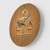 Golden Scales of Justice on Teak (Gepersonaliseerd Grote Klok (Hoek)